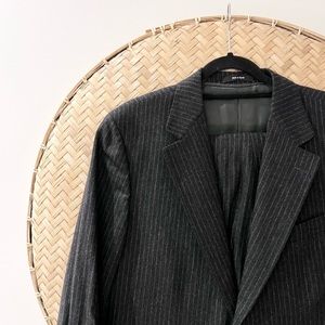 MEN’S ERMENEGILDO ZEGNA GREY WOOL/CASHMERE‎ GREY PINSTRIPED SUIT - 54R - …
